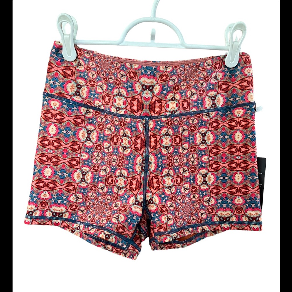Wolven Fractal High Waisted Short Size L NWT